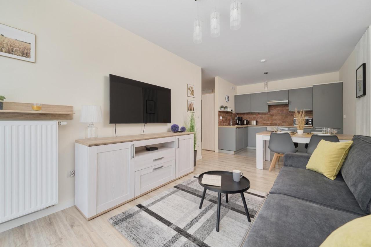 Piekna With Parking By Renters Apartment Wroclaw