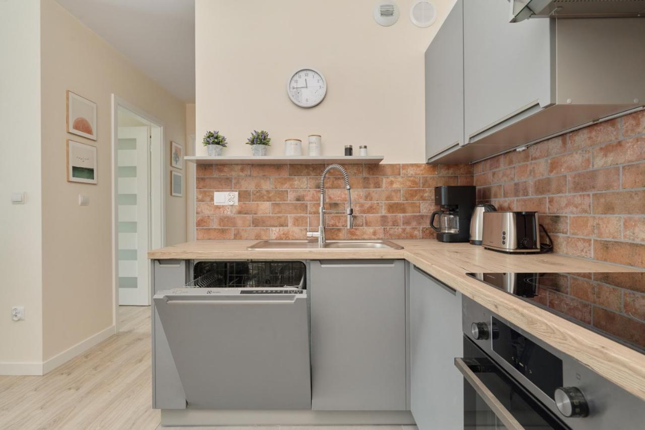 Piekna With Parking By Renters Apartment