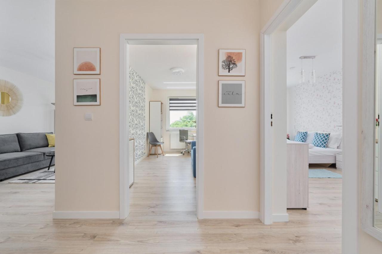 Piekna With Parking By Renters Apartment *