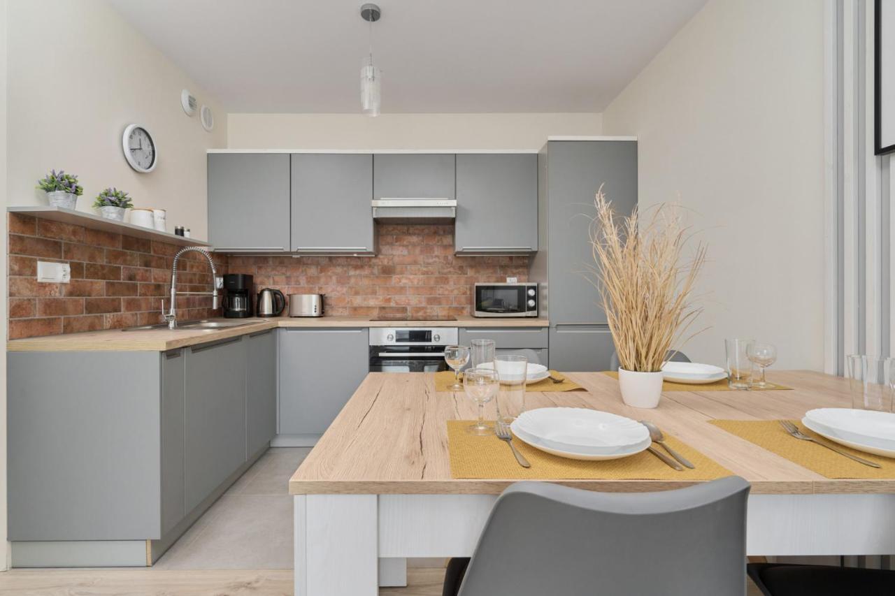 Piekna With Parking By Renters * Wroclaw